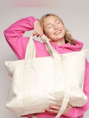 NWT Itzy Ritzy Belong All-in-Tote Weekender Bag Cream Baby Bag
